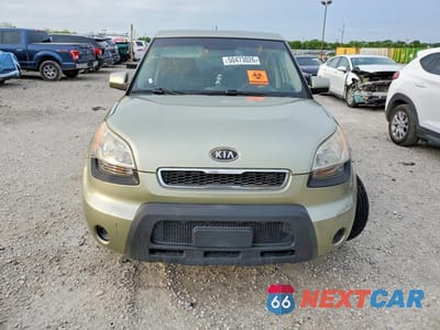 Piąte zdjęcie samochodu w środku: 2010 KIA SOUL + VIN:KNDJT2A24A7066969 - miniatura