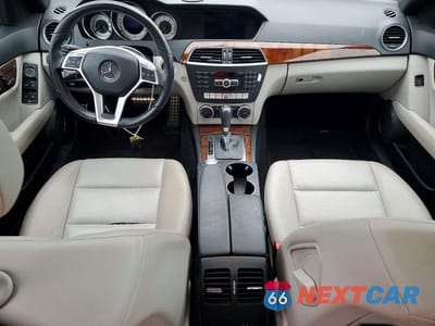 Zdjęcie 8 z 12 samochodu: 2012 MERCEDES-BENZ C 300 4MATIC VIN:WDDGF8BB6CA610838 - miniatura