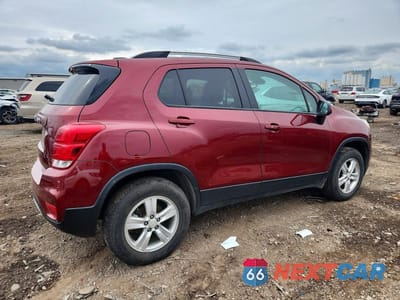 Trzecie zdjęcie samochodu z tyłu: 2022 CHEVROLET TRAX 1LT VIN:KL7CJPSM7NB533328 - miniatura