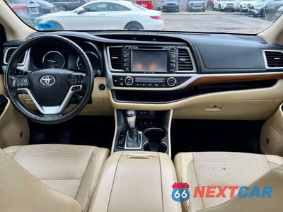 Zdjęcie 9 z 13 samochodu: 2018 TOYOTA HIGHLANDER LIMITED PLATINUM VIN:5TDDZRFH9JS862155 - miniatura