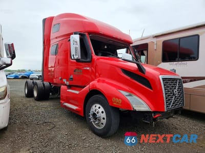 2020 VOLVO VNL SEMI TRUCK 4V4NC9EH8LN227531 - główne zdjęcie licytacji z USA - miniatura