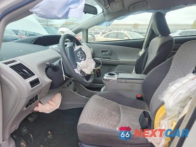 Zdjęcie 7 z 12 samochodu: 2015 TOYOTA PRIUS V TWO VIN:JTDZN3EUXFJ031751 - miniatura