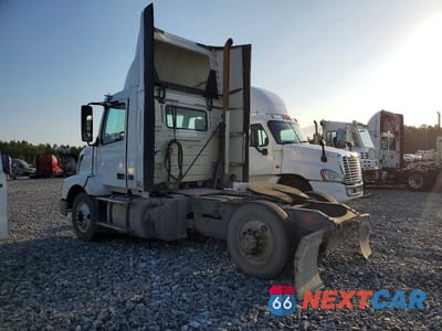 Trzecie zdjęcie samochodu z tyłu: 2017 VOLVO VNL SEMI TRUCK VIN:4V4N39TG9HN988134 - miniatura