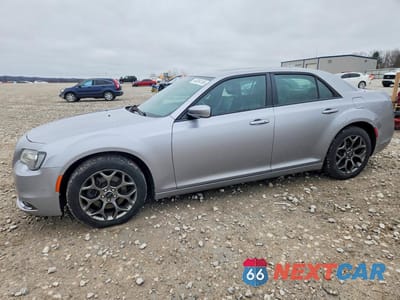 2015 CHRYSLER 300 S 2C3CCAGG1FH922671 - główne zdjęcie licytacji z USA - miniatura