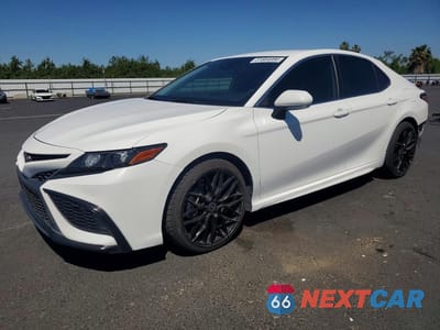 2021 TOYOTA CAMRY SE 4T1T11AK3MU497474 - główne zdjęcie licytacji z USA - miniatura