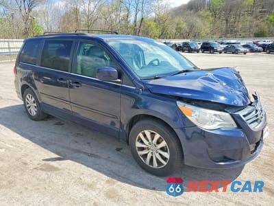 Czwarte zdjęcie samochodu z boku: 2013 VOLKSWAGEN ROUTAN SE VIN:2C4RVABG4DR725184 - miniatura