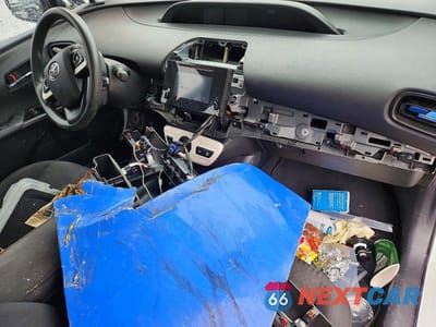 Zdjęcie 8 z 12 samochodu: 2016 TOYOTA PRIUS TWO VIN:JTDKBRFU6G3014866 - miniatura