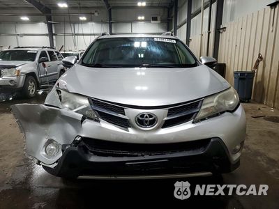 Piąte zdjęcie samochodu w środku: 2015 TOYOTA RAV4 XLE VIN:JTMRFREV3FD100142 - miniatura