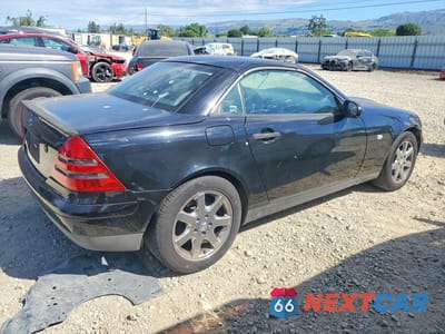 Trzecie zdjęcie samochodu z tyłu: 1999 MERCEDES-BENZ SLK 230 KOMPRESSOR VIN:WDBKK47F2XF102913 - miniatura