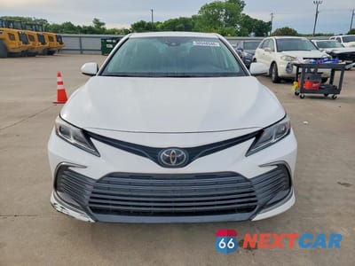 Piąte zdjęcie samochodu w środku: 2022 TOYOTA CAMRY LE VIN:4T1C11AK0NU633044 - miniatura