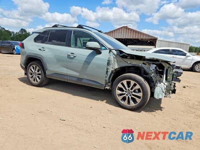Czwarte zdjęcie samochodu z boku: 2019 TOYOTA RAV4 XLE PREMIUM VIN:2T3C1RFVXKW032390 - miniatura