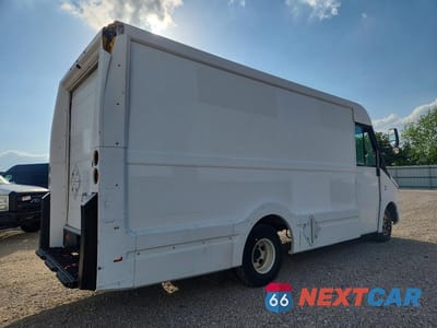 Trzecie zdjęcie samochodu z tyłu: 2016 ISUZU REACH NPR STEP VAN ** PRIOR FLEET ** VIN:JALB4T173G7W00330 - miniatura