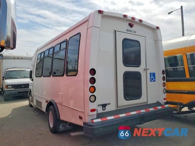 Trzecie zdjęcie samochodu z tyłu: 2018 FORD ECONOLINE E450 SUPER DUTY CUTAWAY VAN VIN:1FDFE4FS9JDC36258 - miniatura