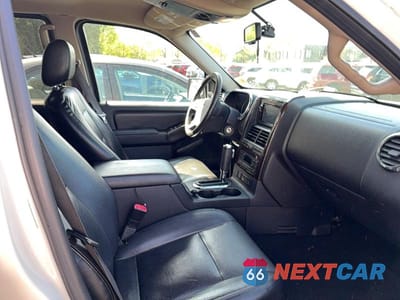 Piąte zdjęcie samochodu w środku: 2006 FORD EXPLORER LIMITED VIN:1FMEU65E26UB35978 - miniatura