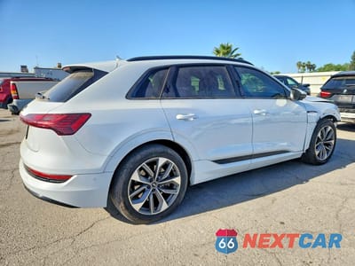 Trzecie zdjęcie samochodu z tyłu: 2021 AUDI E-TRON PREMIUM PLUS VIN:WA1LAAGE7MB038010 - miniatura