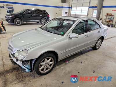 2002 MERCEDES-BENZ C 240 WDBRF61J02F165884 - główne zdjęcie licytacji z USA - miniatura