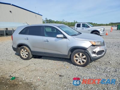 Czwarte zdjęcie samochodu z boku: 2012 KIA SORENTO LX VIN:5XYKT3A13CG200457 - miniatura