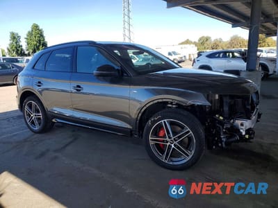 Czwarte zdjęcie samochodu z boku: 2025 AUDI Q5 E PREMIUM PLUS 55 VIN:WA1E2AFY0S2059473 - miniatura