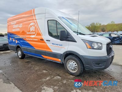 Czwarte zdjęcie samochodu z boku: 2023 FORD TRANSIT 250 DELIVERY VAN VIN:1FTBR3U88PKA33407 - miniatura