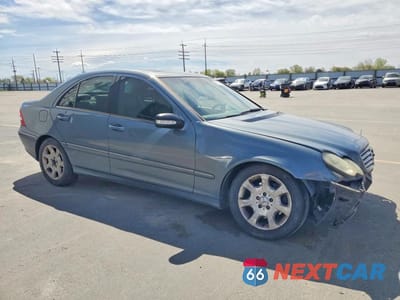 Czwarte zdjęcie samochodu z boku: 2005 MERCEDES-BENZ C 240 4MATIC VIN:WDBRF81J75F648207 - miniatura