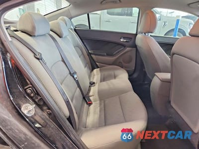 Zdjęcie 10 z 12 samochodu: 2016 KIA FORTE LX VIN:KNAFK4A63G5524039 - miniatura