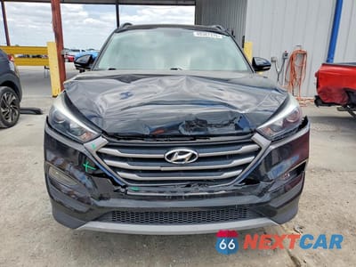 Piąte zdjęcie samochodu w środku: 2018 HYUNDAI TUCSON VALUE VIN:KM8J33A2XJU649274 - miniatura