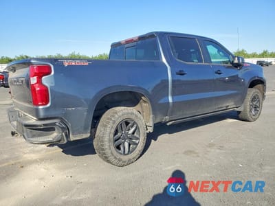 Trzecie zdjęcie samochodu z tyłu: 2020 CHEVROLET SILVERADO K1500 LT TRAIL BOSS VIN:3GCPYFED0LG357488 - miniatura