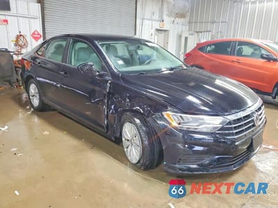 Czwarte zdjęcie samochodu z boku: 2019 VOLKSWAGEN JETTA S VIN:3VWC57BU7KM154158 - miniatura