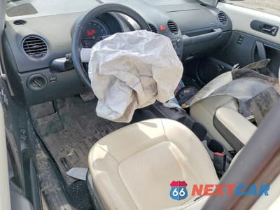 Zdjęcie 8 z 12 samochodu: 2008 VOLKSWAGEN NEW BEETLE TRIPLE WHITE VIN:3VWFG31CX8M510779 - miniatura
