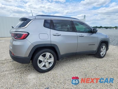 Trzecie zdjęcie samochodu z tyłu: 2022 JEEP COMPASS LATITUDE VIN:3C4NJCBB0NT103478 - miniatura