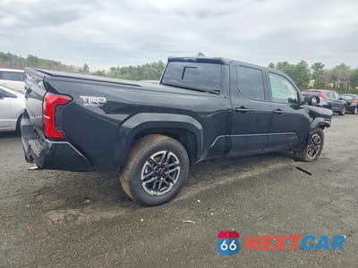 Trzecie zdjęcie samochodu z tyłu: 2025 TOYOTA TACOMA VIN:3TMLB5JN5SM202816 - miniatura