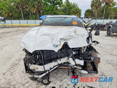 Piąte zdjęcie samochodu w środku: 2022 BMW X5 M50I VIN:5UXJU4C09N9M12771 - miniatura