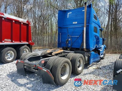 Czwarte zdjęcie samochodu z boku: 2019 VOLVO VNL SEMI TRUCK VIN:4V4NC9EH4KN215200 - miniatura