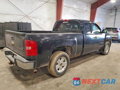 Trzecie zdjęcie samochodu z tyłu: 2013 CHEVROLET SILVERADO K1500 LT VIN:1GCRKSE72DZ346622 - miniatura