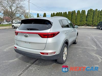 Czwarte zdjęcie samochodu z boku: 2017 KIA SPORTAGE LX VIN:KNDPMCAC7H7037286 - miniatura