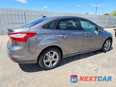 Trzecie zdjęcie samochodu z tyłu: 2013 FORD FOCUS SE VIN:1FADP3F25DL133421 - miniatura