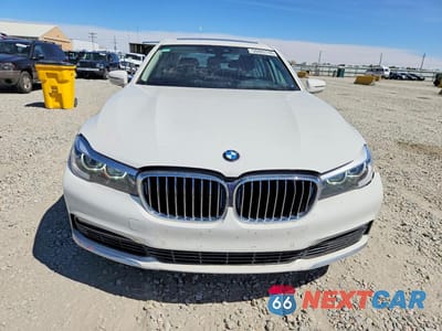 Piąte zdjęcie samochodu w środku: 2018 BMW 740 XE VIN:WBA7J2C58JG938168 - miniatura