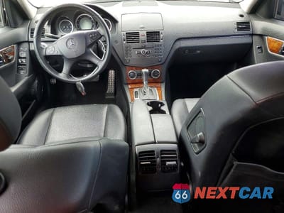 Zdjęcie 8 z 12 samochodu: 2010 MERCEDES-BENZ C 300 4MATIC VIN:WDDGF8BB9AR131909 - miniatura