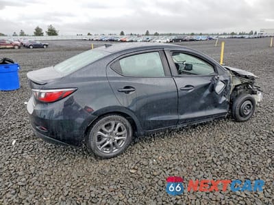 Trzecie zdjęcie samochodu z tyłu: 2019 TOYOTA YARIS LE VIN:3MYDLBYV7KY503197 - miniatura