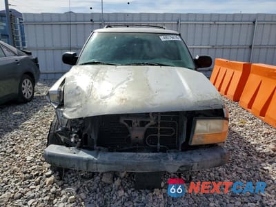 Piąte zdjęcie samochodu w środku: 2000 GMC JIMMY / ENVOY VIN:1GKDT13W2Y2334260 - miniatura