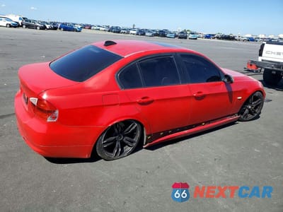 Trzecie zdjęcie samochodu z tyłu: 2006 BMW 325 I VIN:WBAVB13526KR63862 - miniatura
