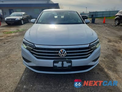 Piąte zdjęcie samochodu w środku: 2019 VOLKSWAGEN JETTA S VIN:3VWC57BU8KM030206 - miniatura
