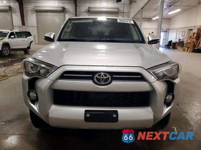 Piąte zdjęcie samochodu w środku: 2020 TOYOTA 4RUNNER SR5 PREMIUM VIN:JTEBU5JR5L5811867 - miniatura