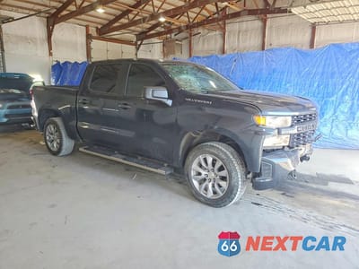 Czwarte zdjęcie samochodu z boku: 2019 CHEVROLET SILVERADO K1500 CUSTOM VIN:3GCPYBEH6KG135631 - miniatura