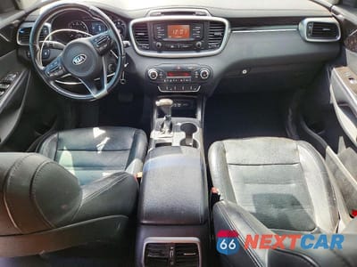 Zdjęcie 8 z 13 samochodu: 2016 KIA SORENTO EX VIN:5XYPH4A55GG072759 - miniatura