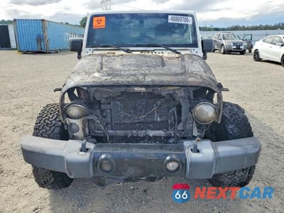 Piąte zdjęcie samochodu w środku: 2018 JEEP WRANGLER UNLIMITED SAHARA VIN:1C4HJWEGXJL889768 - miniatura