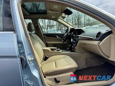 Zdjęcie 9 z 13 samochodu: 2014 MERCEDES-BENZ C 300 4MATIC VIN:WDDGF8AB5ER317146 - miniatura