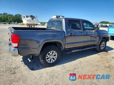 Trzecie zdjęcie samochodu z tyłu: 2017 TOYOTA TACOMA SR5 V6 VIN:5TFAZ5CN8HX022877 - miniatura