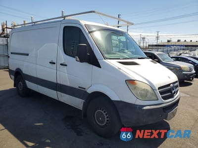 Czwarte zdjęcie samochodu z boku: 2011 MERCEDES-BENZ SPRINTER 2500 VIN:WD3PE7CC3B5595344 - miniatura