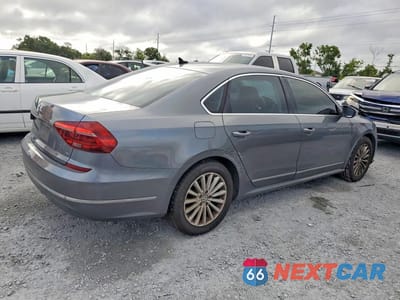 Trzecie zdjęcie samochodu z tyłu: 2017 VOLKSWAGEN PASSAT SE VIN:1VWBT7A36HC016390 - miniatura